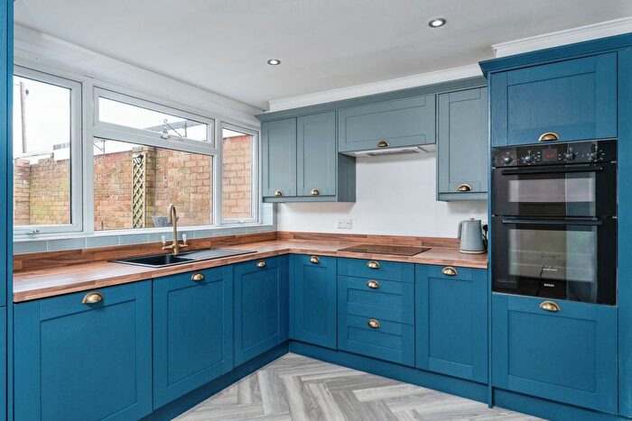 3 Bedroom End Of Terrace House For Sale In Dentith Drive, Blacon, Chester, Cheshire, CH1