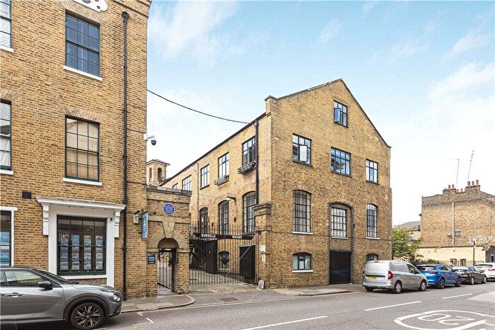 2 Bedroom Apartment To Rent In Westferry Road, London, E14