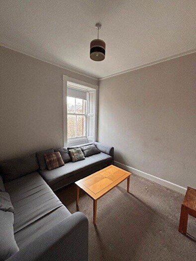 4 Bedroom Flat To Rent In Murieston Crescent, Edinburgh, EH11