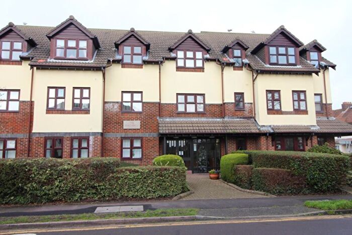 2 Bedroom Flat To Rent In Wortley Road, Highcliffe, Christchurch, BH23