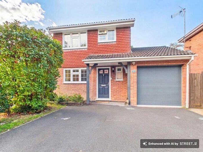 3 Bedroom Link Detached House For Sale In Mulberry Way, Chineham, RG24