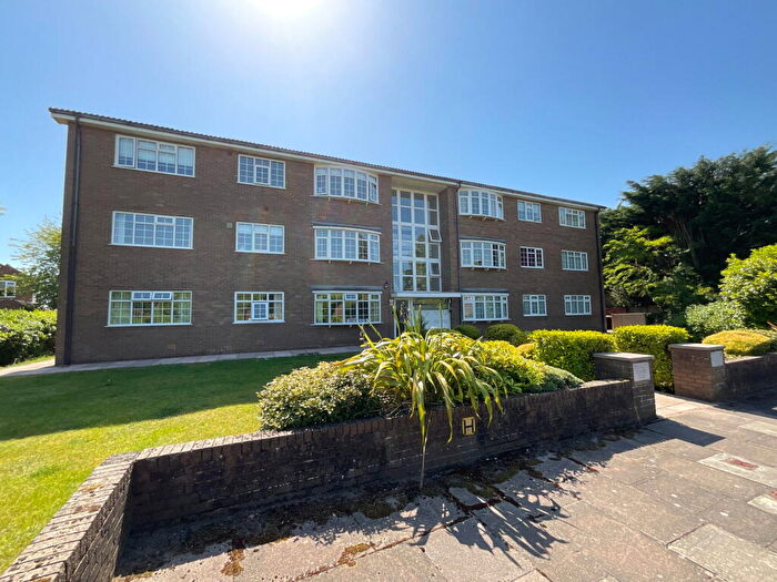 2 Bedroom Apartment For Sale In Henley Drive, Southport, PR9