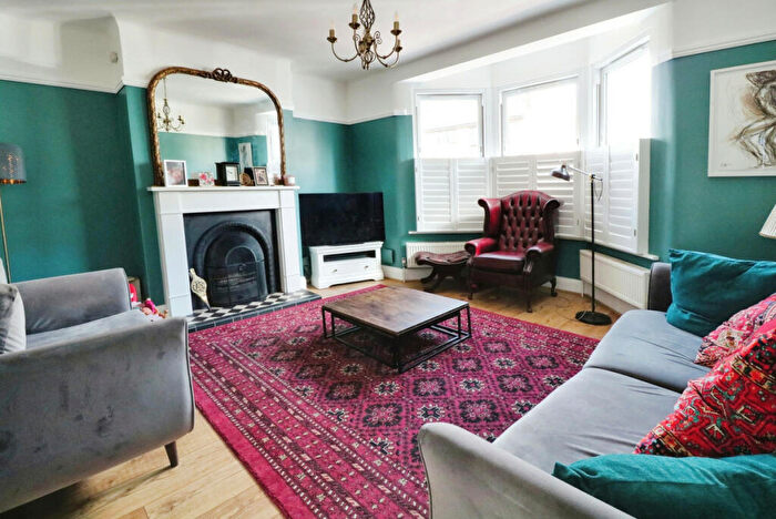 3 Bedroom Terraced House To Rent In Glendale Gardens, Leigh-on-sea, SS9