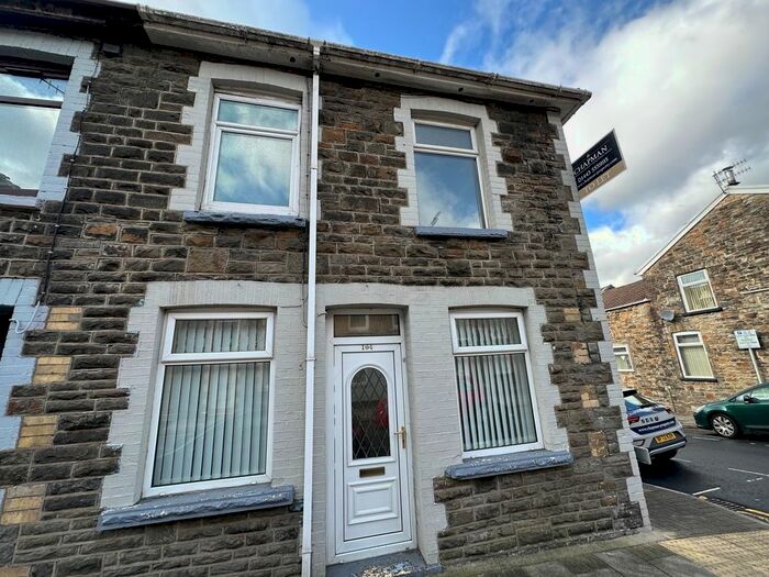 2 Bedroom Flat To Rent In North Road, Porth, Mid Glamorgan, CF39