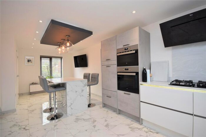 3 Bedroom Detached House To Rent In Kingfisher Way, Leeds, LS17