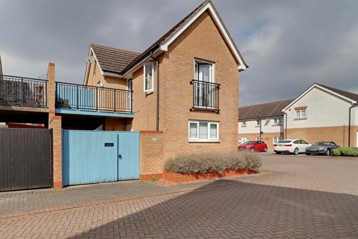1 Bedroom Semi-Detached House For Sale In Hidcote Walk, Brough, HU15