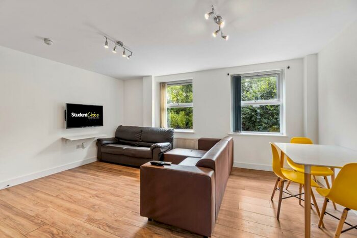 7 Bedroom Apartment To Rent In Houndiscome Road, Plymouth, Devon, PL4