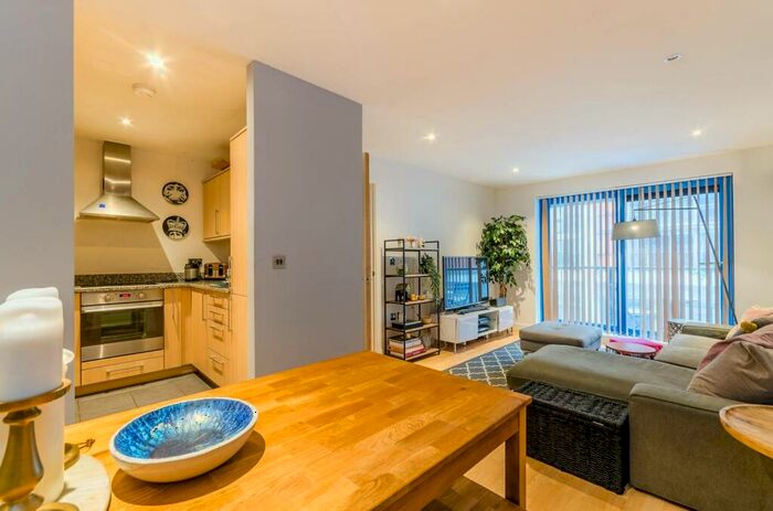 2 Bedroom Flat To Rent In Westgate Gateway, Royal Docks, London, E16