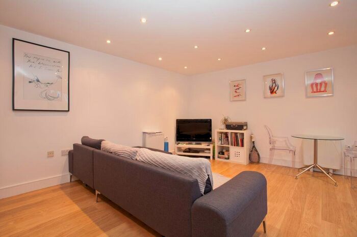 2 Bedroom Apartment To Rent In Choumert Road, London, SE15