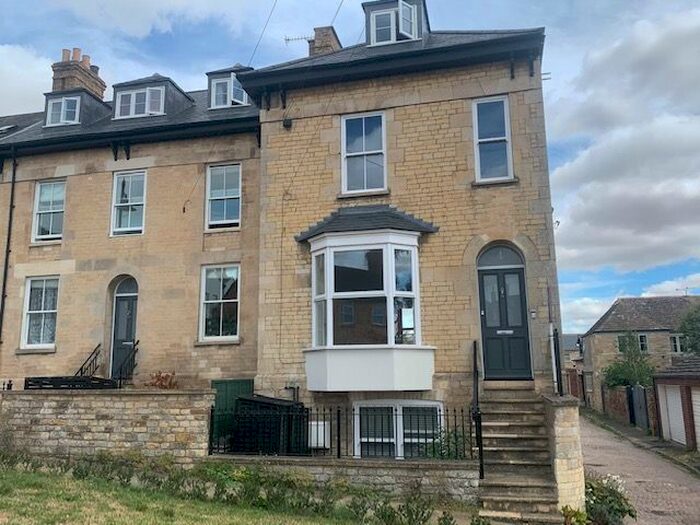 1 Bedroom Flat To Rent In Brownlow Terrace, Stamford, PE9