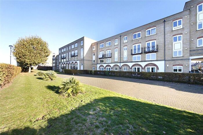 2 Bedroom Apartment To Rent In Ferguson Close, London, Uk, E14