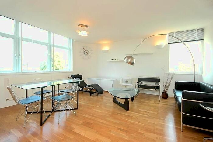 2 Bedroom Flat To Rent In Woodgrange House, Uxbridge Road, Ealing Common, London, W5