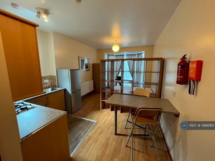 Studio To Rent In St. James Gardens, Swansea, SA1