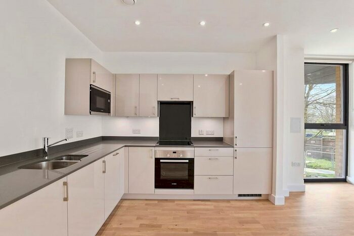 1 Bedroom Flat To Rent In Burgess Springs, Chelmsford, CM1