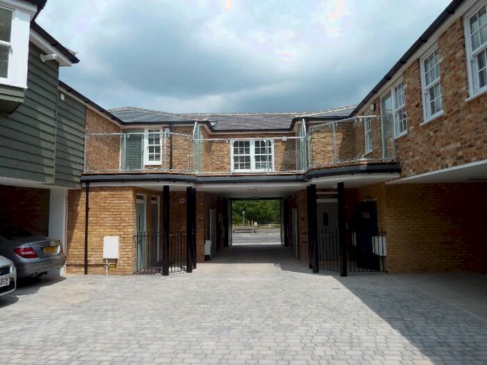 1 Bedroom Maisonette To Rent In Sparrows Herne, Bushey, WD23