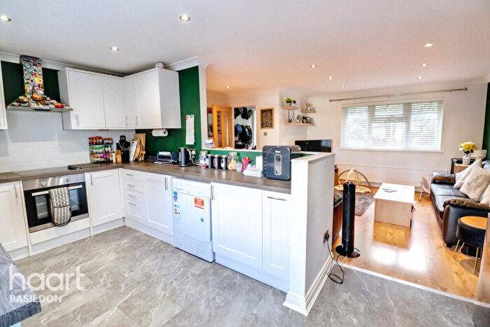 3 Bedroom Bungalow For Sale In St Michaels Avenue, Basildon, SS13