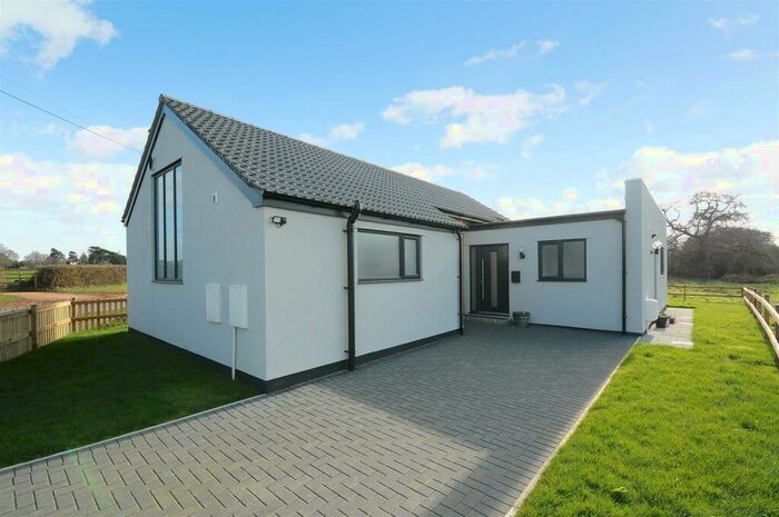 3 Bedroom Detached Bungalow To Rent In Broadclyst, Exeter, EX5