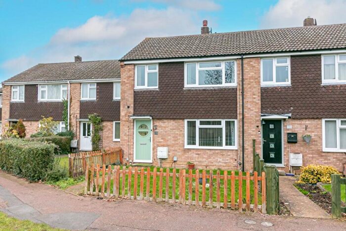 3 Bedroom Semi Detached House For Sale In Hawk Drive, Bedford, MK41