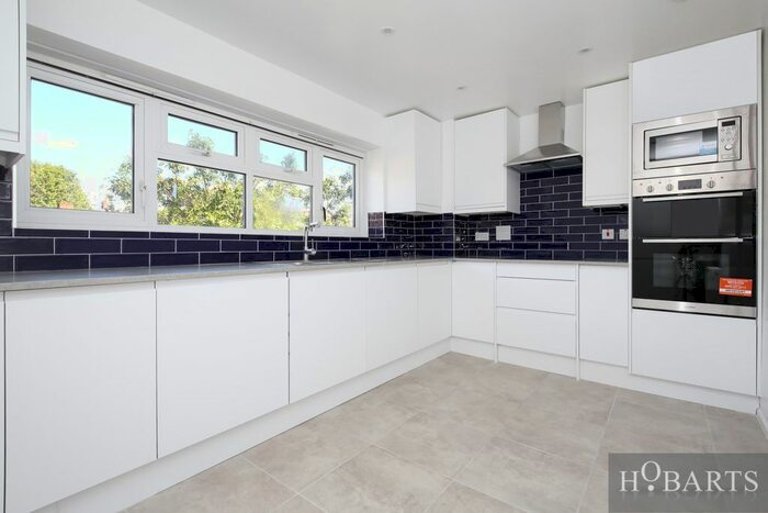 3 Bedroom Flat To Rent In Quernmore Road, Stroud Green, London, N4