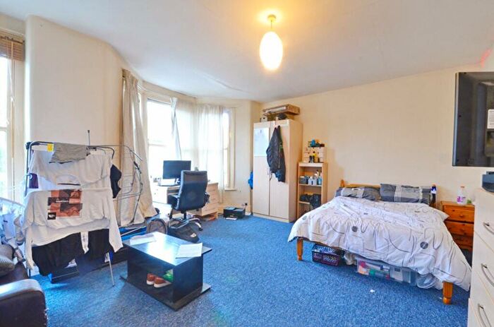 5 Bedroom House To Rent In Dongola Road, Bristol, BS7