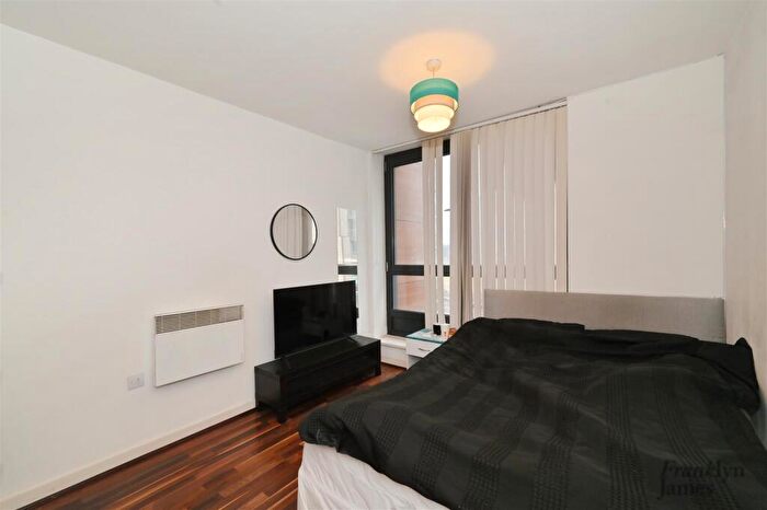 1 Bedroom Apartment For Sale In Hallsville Road, London, E16