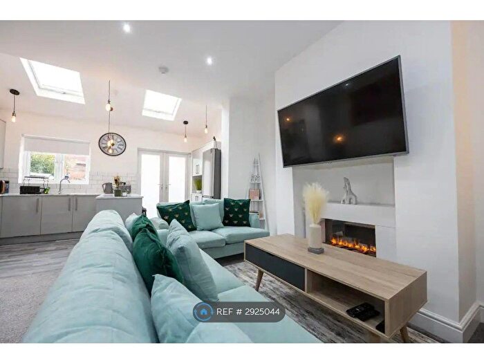 4 Bedroom Terraced House To Rent In Kingswood Road, Manchester, M14