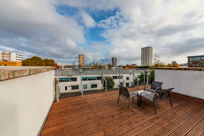 3 Bedroom Flat To Rent In Flintlock Close, Whitechapel, E1