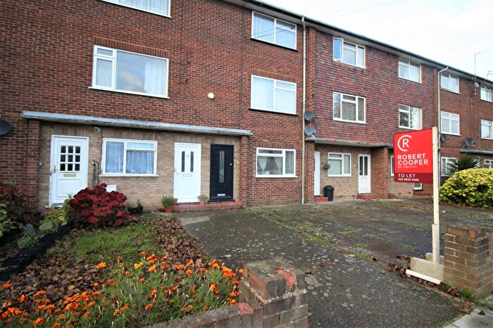 2 Bedroom Apartment To Rent In Rydal Way, Ruislip, HA4