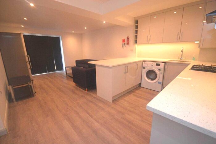 6 Bedroom Terraced House To Rent In Blenheim Road, Reading, RG1