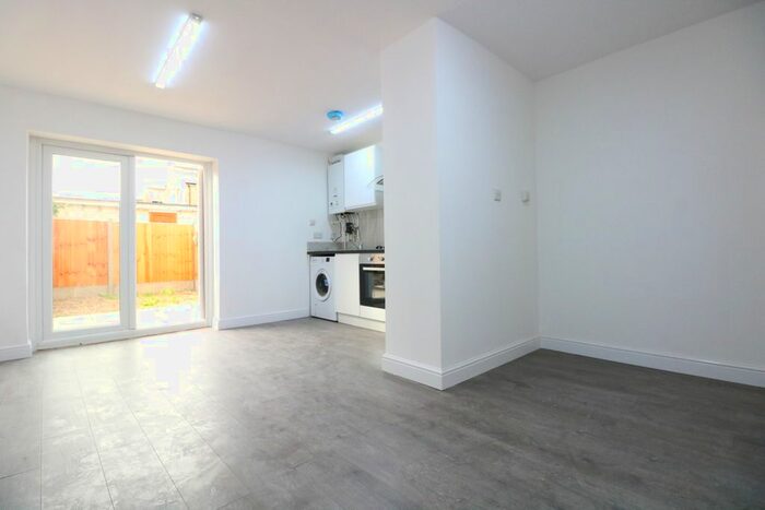 1 Bedroom Flat To Rent In Chamberlayne Road, Kensal Rise, London, NW10