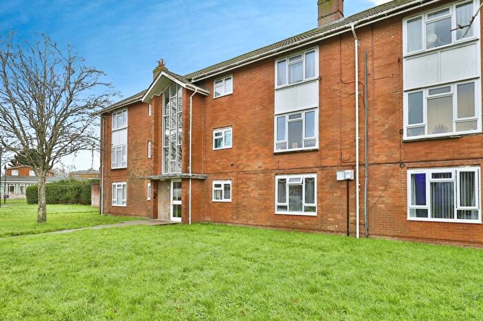 2 Bedroom Flat For Sale In Moore Avenue, West Howe, Bournemouth, Dorset, BH11