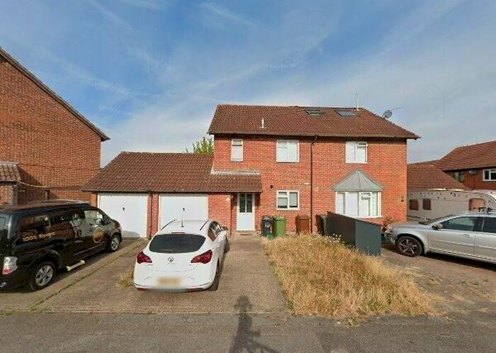 3 Bedroom Semi-Detached House To Rent In Cardinal Close, Worcester Park, Surrey, KT4