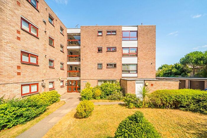 Studio For Sale In Cleveland Road, Ealing, W13