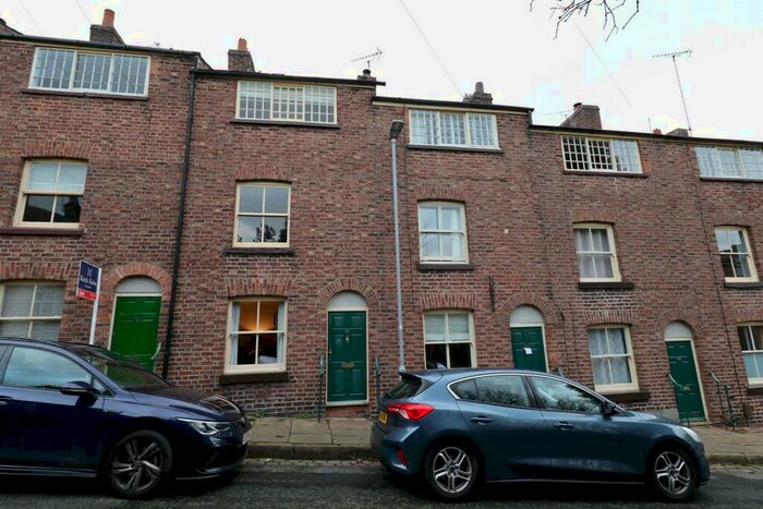 3 Bedroom Town House To Rent In Paradise Street, Macclesfield, SK11