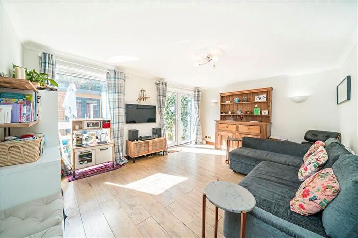 3 Bedroom Property To Rent In Gaskarth Road, Balham, SW12