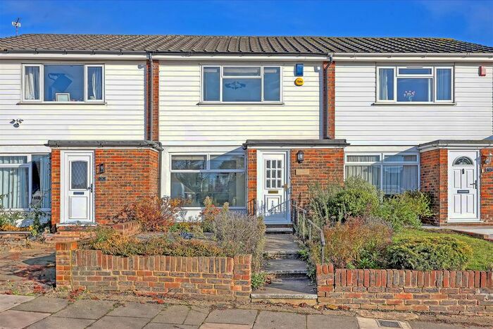 2 Bedroom Terraced House To Rent In Oakwood Crescent, Winchmore Hill, N21