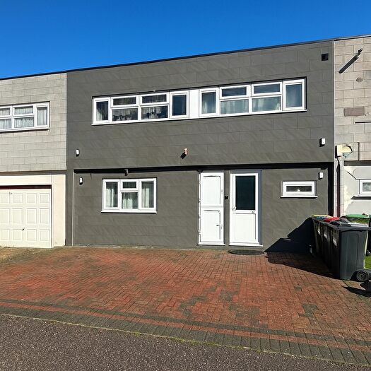 4 Bedroom House To Rent In Rochfords, Coffee Hall, MK6