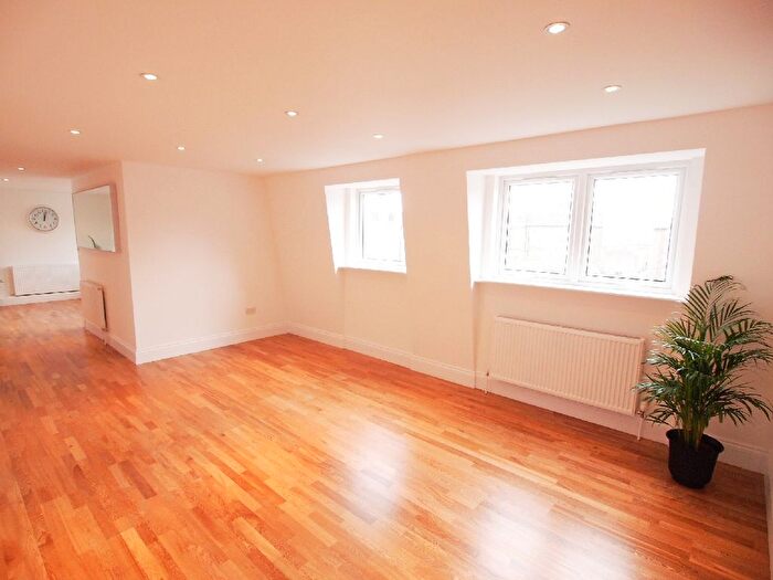 2 Bedroom Flat To Rent In Broadway Market, London, E8