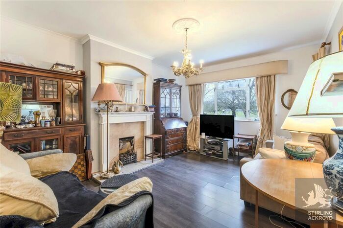 3 Bedroom Flat To Rent In Broomhouse Lane, London, SW6