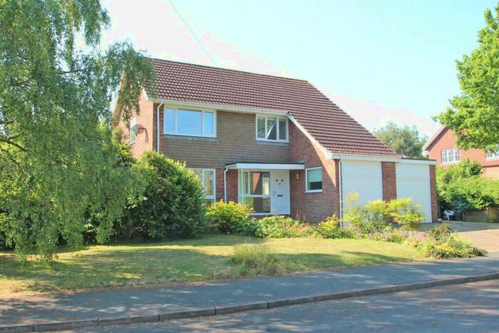 4 Bedroom Detached House To Rent In Firestone Glade, Wootton Bridge, Ryde, PO33