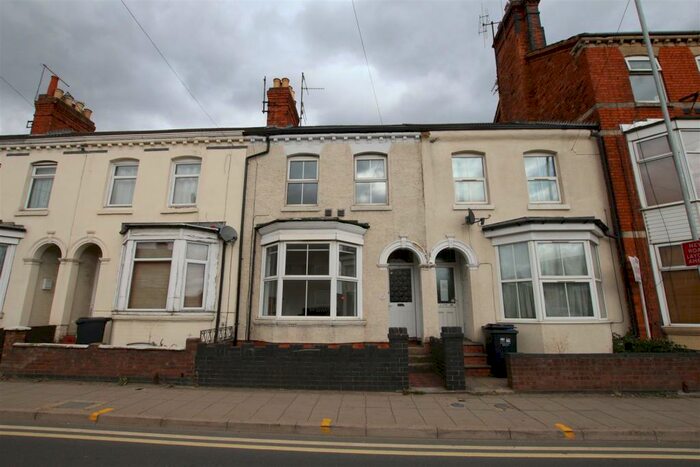 4 Bedroom House To Rent In Weedon Road, Northampton, NN5