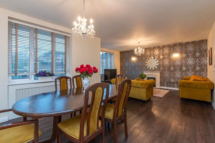 3 Bedroom Flat To Rent In Finchley Road, Hampstead, NW3