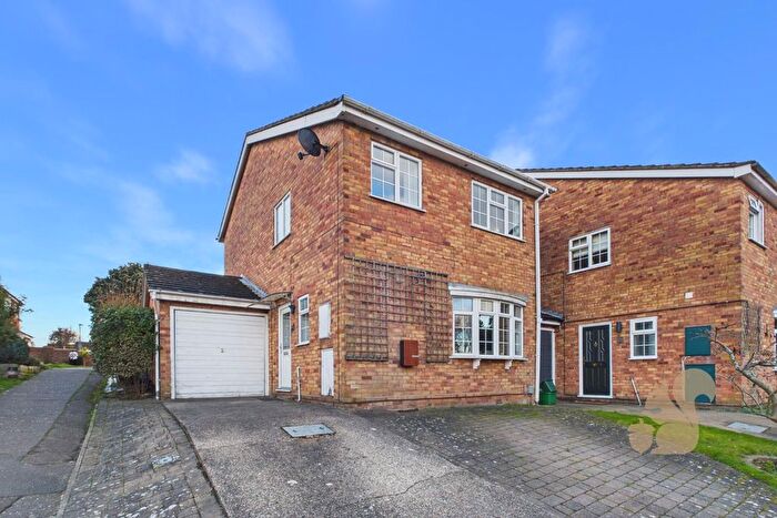 4 Bedroom Link Detached House For Sale In St. Albans Road, Colchester, CO3