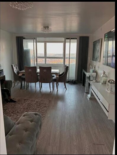 2 Bedroom Flat To Rent In Raglan Road, Plumstead, SE18