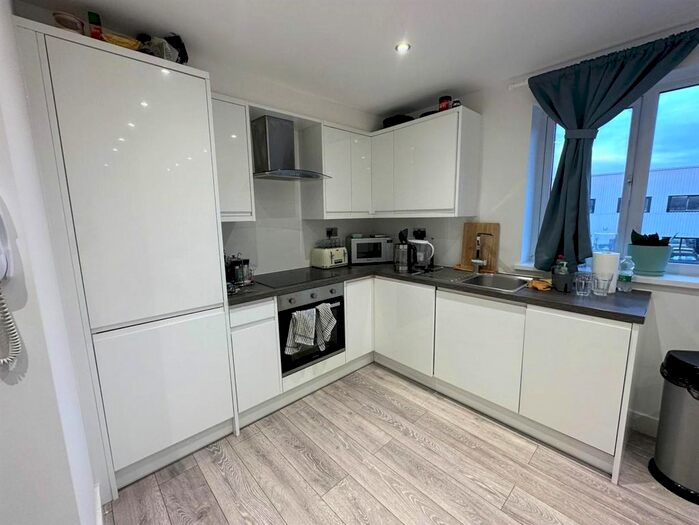 1 Bedroom Flat To Rent In Stratton Road, Swindon, SN1