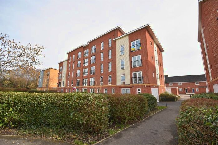 2 Bedroom Flat To Rent In Flat, Little Hackets, Havant, Hampshire, PO9