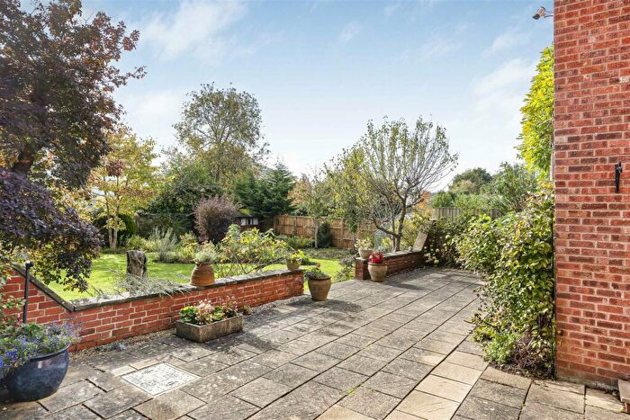 4 Bedroom Detached House For Sale In Walnut Close, Pittville, Cheltenham, GL52