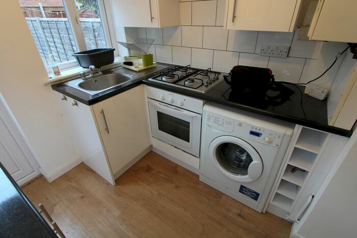 3 Bedroom Flat To Rent In Clarendon Road, Colliers Wood SW19
