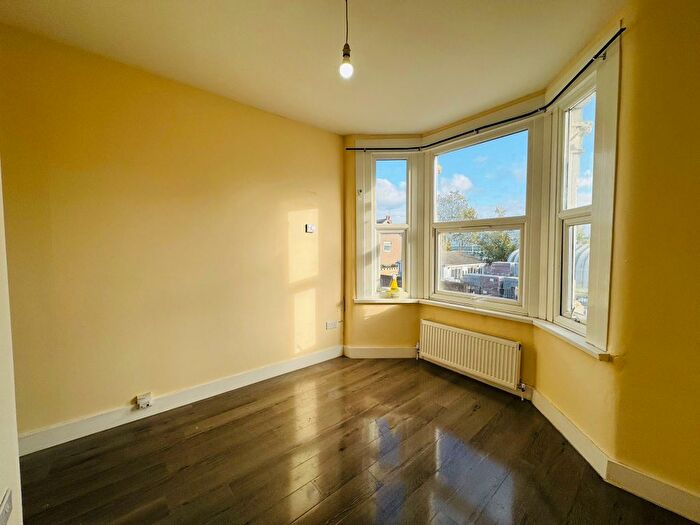 2 Bedroom Flat To Rent In Ley Street, Ilford, IG1