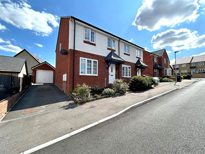 3 Bedroom Semi-Detached House For Sale In Hunters Field, Chippenham, SN14